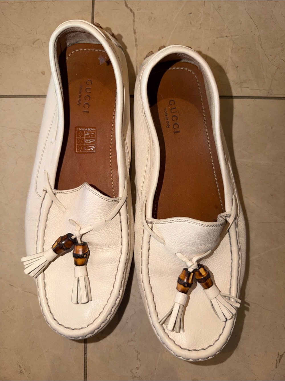 Gucci offWhite Leather Tassel Loafers with Wooden Bead Detail size 39